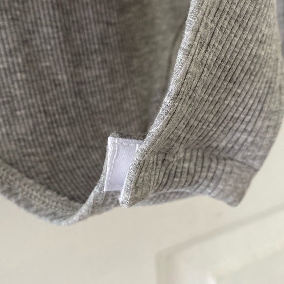 Miss Selfridge Cold Shoulder Gray Ribbed Bodysuit. Size 6 - Picture 3 of 7